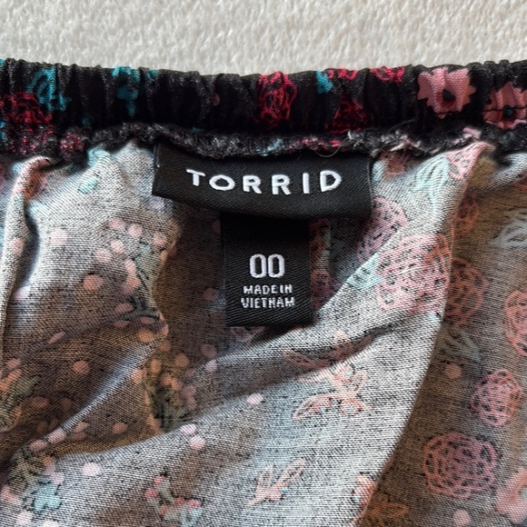 TORRID Peplum Sweetheart Floral Top - Picture 2 of 11